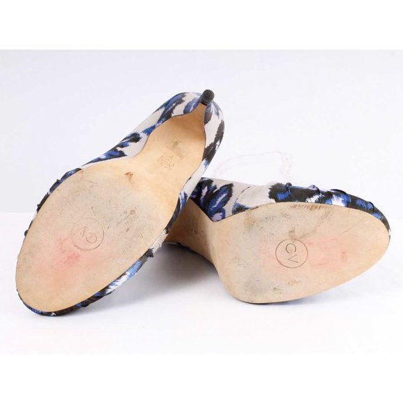CYNTHIA VINCENT Blue & White Ikat Pattern “Didi” Round Toe Pumps Size 7 - Picture 8 of 9